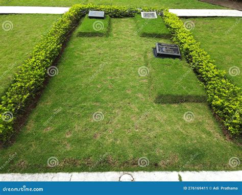 Double Cemetery - Al Azhar Memorial Garden Stock Image - Image of ...