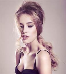Beehive 60s Hairstyle by 60s Hairstyle Trends Bouffant Beehive Flip Beehive 60s Hairstyle