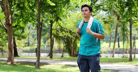 jalan 30 menit membakar berapa kalori