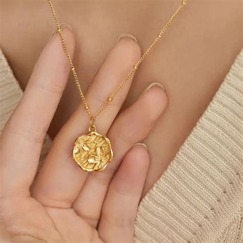 18KT Gold Plated Flower Necklace – Atulya Jewellers