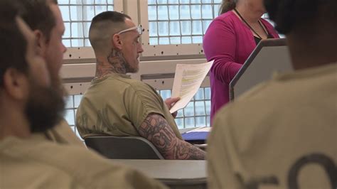 St. Louis County jail offers college credit classes to detainees | ksdk.com