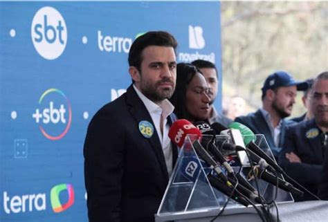 How To Use An Eyelid Scrub For Flaky Lids?