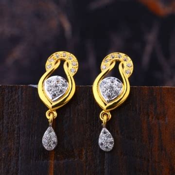 Buy quality 22 carat gold round daimond stud earrings RH-ER563 in Ahmedabad