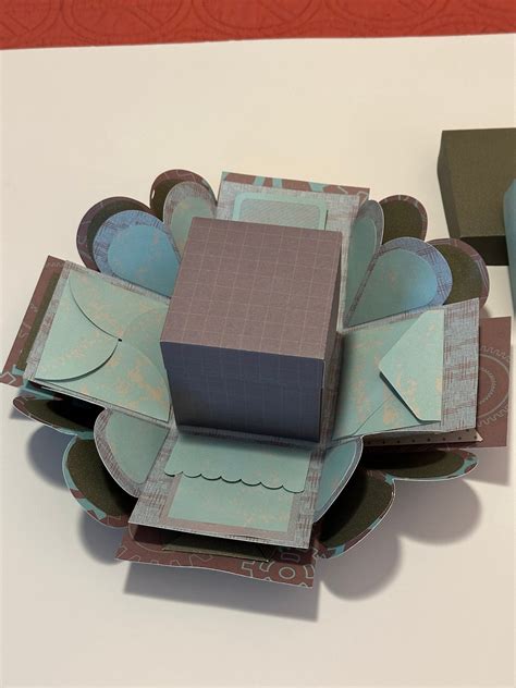 Exploding Gift Boxes 的图像结果