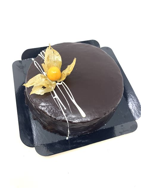pastel de chocolate estilo sacher tamaño mediano