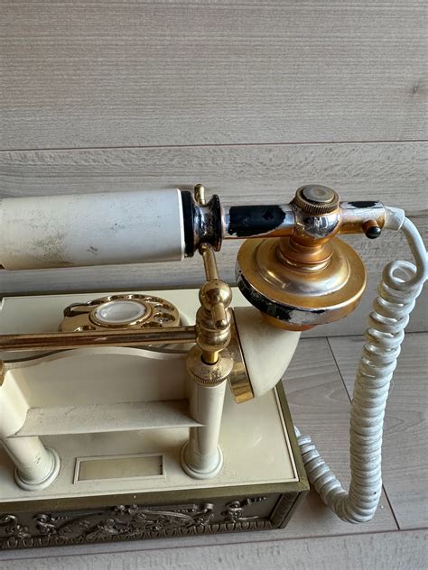 Antique Phone 的图像结果