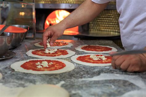 The History of Italian Pizza: From Naples to Sayre