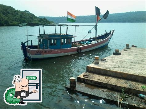 Coconut Backwater Resort, Devgad - Restaurant reviews