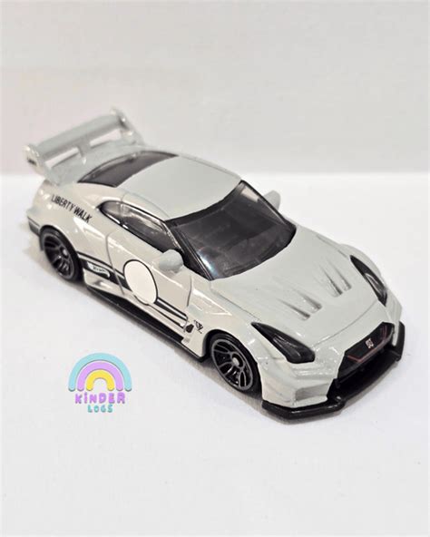 What Does 1:64 Scale Means? Are Hot Wheels 1:64 in Size? – Kinder Logs