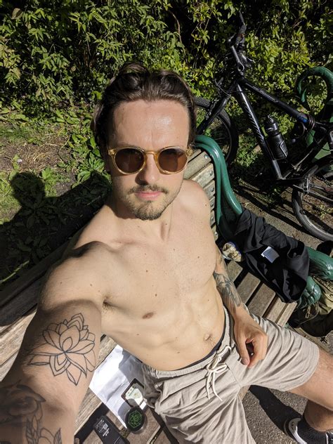 Suns out guns out ;) : r/Holidaysinthe_sun