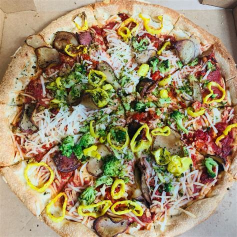 Vegan Pizza at Aver's Pizza, East, Bloomington - Vegan Dish Reviews ...