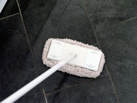 How Often Do You Need to Mop the Floor? | HomeViable