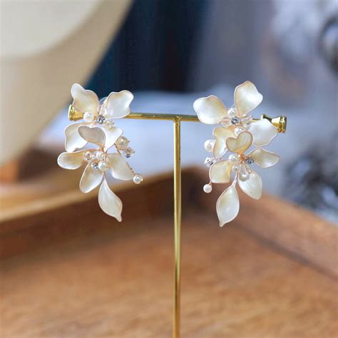 Lunara Earrings – White Floral Pearl Drop Earrings – The Vintage Snob