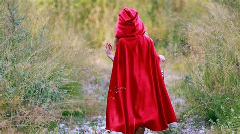 Wallpaper mantle, red, child, walk, grass hd, picture, image