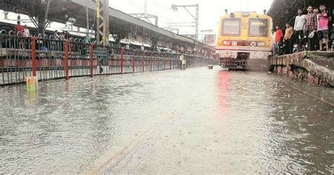 Mumbai Under Threat Of Heavy Rainfall As People Somehow Reach Offices ...
