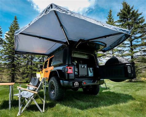 Is the Jeep Wrangler’s Innovative New Rooftop Tent the Future of Overlanding? | Gear Patrol