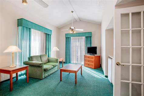 Baymont by Wyndham Abilene | Abilene, TX Hotels