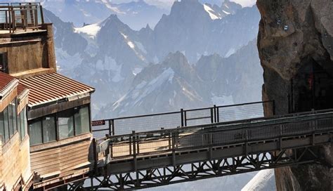 6 Amazing Footbridges To Visit Around The World - lifeberrys.com