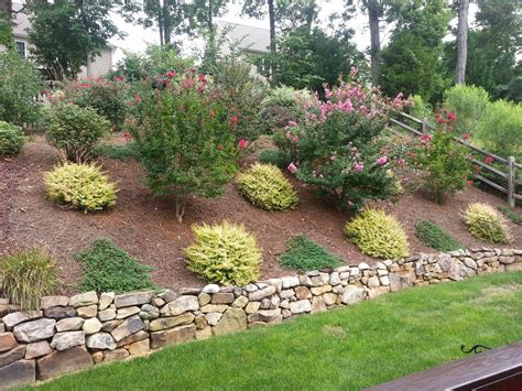 A Simple Guide To Hill Landscaping Ideas | Backyard hill landscaping ...