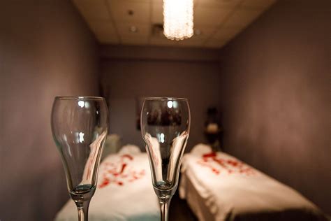 Couples massage room at Xhale Salon-Spa on the 17th floor of the Galt ...