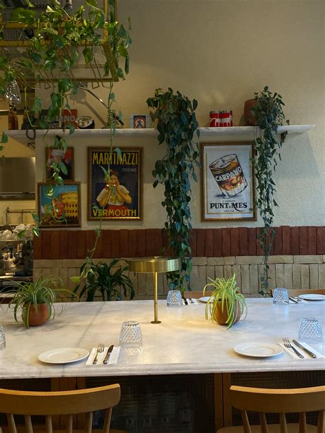 Restaurant Wall Decor 的图像结果