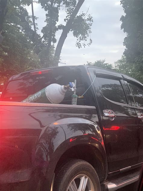 Is this a common thing? If so why do people pump oxygen into their cars? : r/whatisthiscar