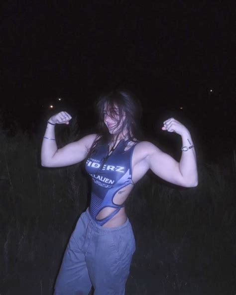 Ellie Moore (ellmari.e)