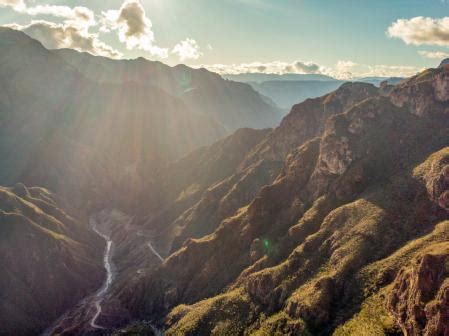 Las Barrancas del Cobre, tesoro de Chihuahua y hogar de los 'pies ligeros'