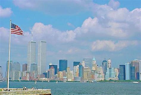 “9·11”事件世贸中心遇袭全景照片首度曝光_大师作品-蜂鸟网