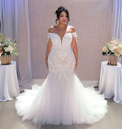 Plus size mermaid wedding gown | Beachweddingtips.com