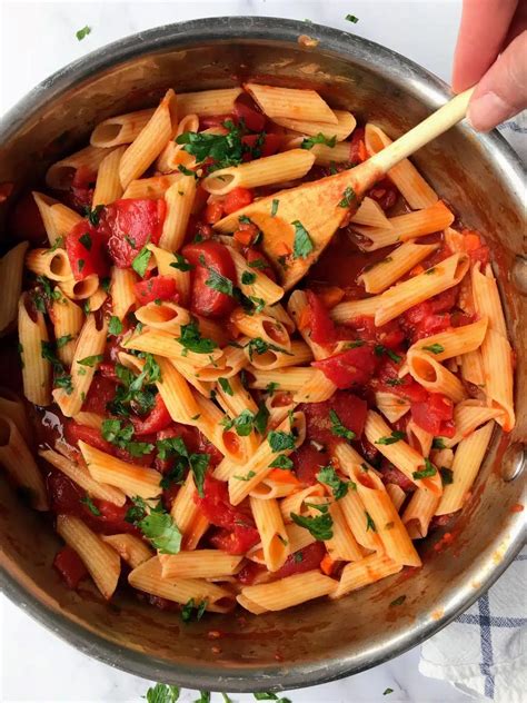Easy Low FODMAP Pasta Sauce – Nosh Nourish Wander