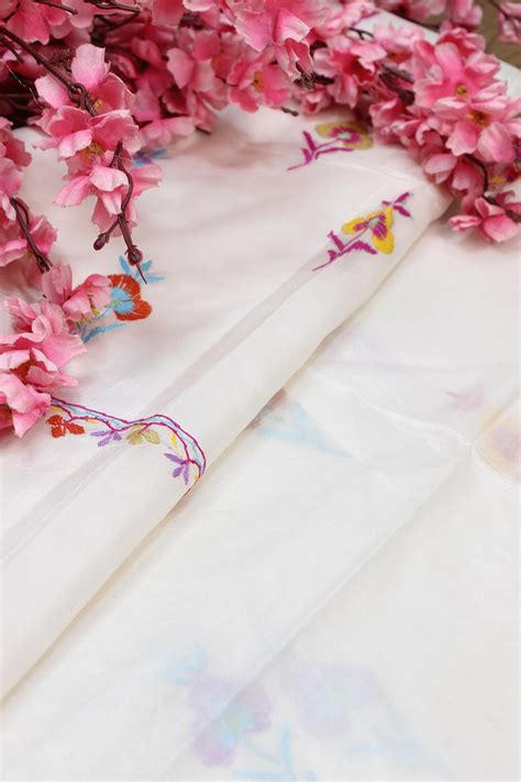 Off White Embroidered Kashmiri Sozni Work Pure Silk Saree - Luxurionworld