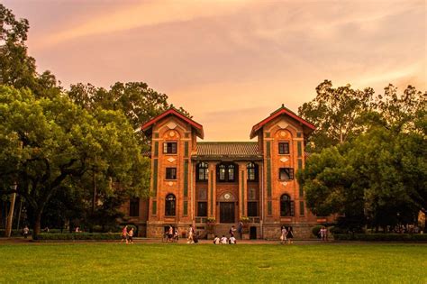 爆红互联网的广州双鸭山大学有何迷人之处？