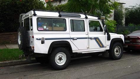 Aussie Old Parked Cars: 1998 Land Rover Defender 110 Tdi