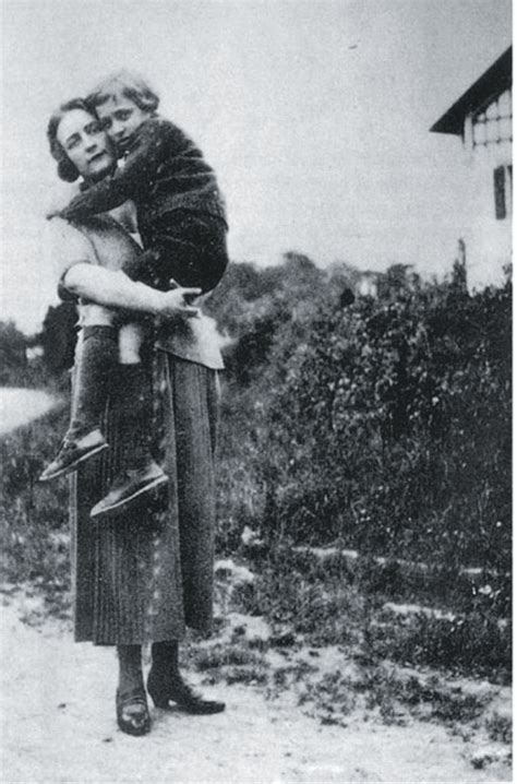 From Hidden Women to Influencers and Individuals – Putting Mothers in ...