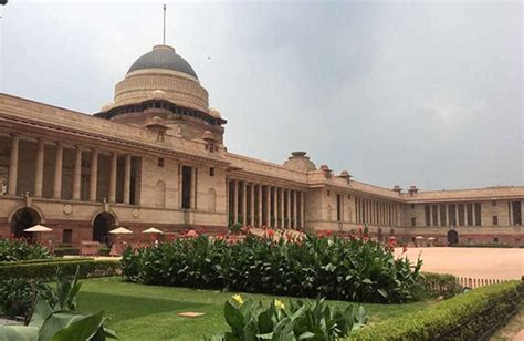 Parliament Live: 17वीं लोकसभा का पहला सत्र शुरू, PM मोदी ने ली सांसद के ...