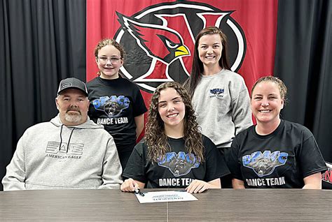 Newton’s Harlow chooses DMACC for competitive dance – Newton Daily News