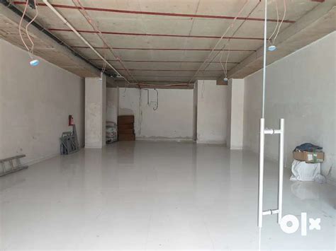 1900FT SHOWROOM ON RENTAL FOR MULTIPLE BUSINESS IN CAMP RENT 3 LAC ...