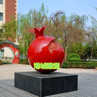 玻璃钢名人雕塑多少钱 – 北京博仟雕塑公司