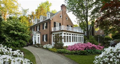 Discover the Enchanting Appeal of a Modern Colonial Front Porch ...