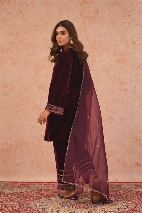 Shop Regal Wine Velvet Suit Set with Dupatta – INCHING INDIA