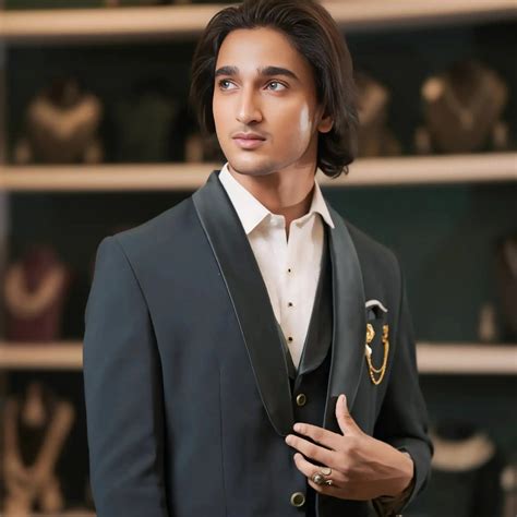 Tuxedo Rental in Kerala | Groom Tuxedos for Wedding – Posh Wedding Rental