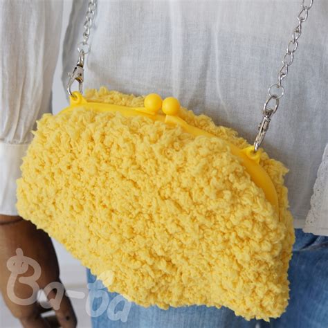 ばあば作、モールヤーンのふわもこプチバッグ （Tanpopo・C1603） | SHOP 2155