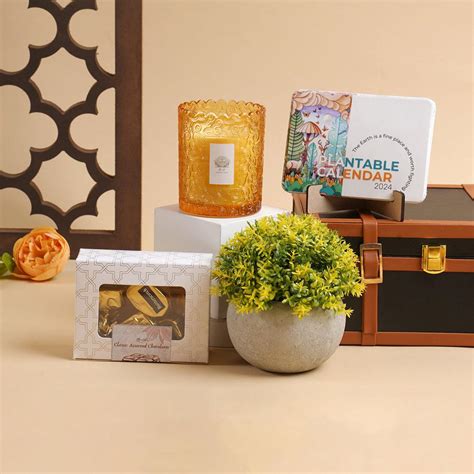 Buy Loaded Trunk Gift Hamper Online at Best Prices – BoxUp Luxury Gifting