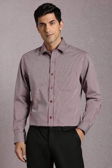 Buy Men Maroon Classic Fit Stripe Full Sleeves Formal Shirt Online ...