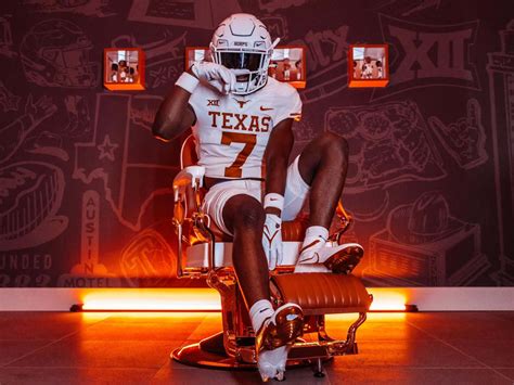 [100+] Texas Football Wallpapers | Wallpapers.com - wallpaper of university