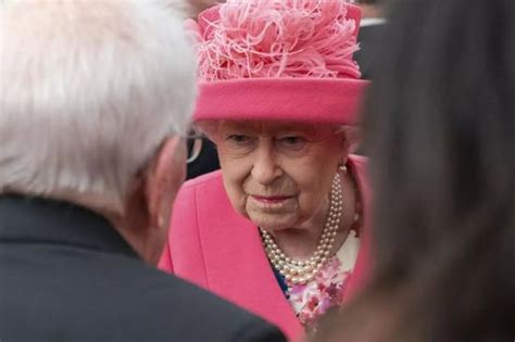 英国女王终于憋不住出来说话:他们没能力管理国家|首相|星期日泰晤士报_新浪新闻