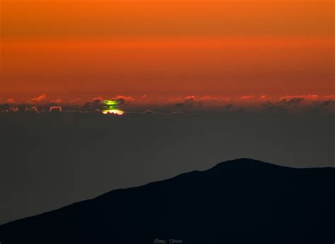APOD: 2023 March 28 – A Multiple Green Flash Sunset