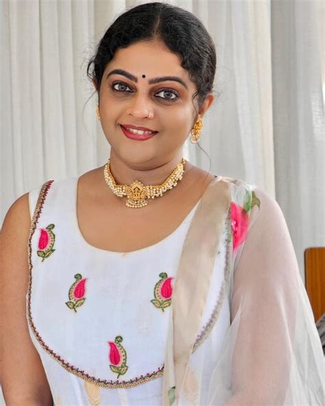 Kavya Madhavan | സൂക്ഷിച്ചു നോക്ക് ഉണ്ണീ, കാവ്യാ മാധവന്റെ ഒപ്പമുള്ള ആ ...