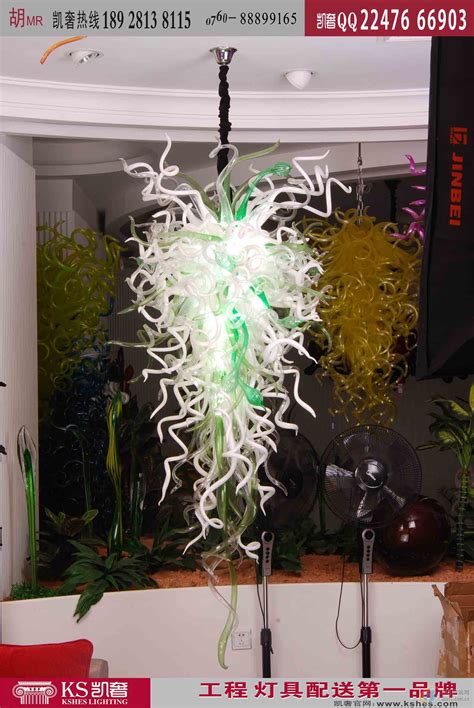 现代大型艺术玻璃吊灯- 建E网3D模型下载网